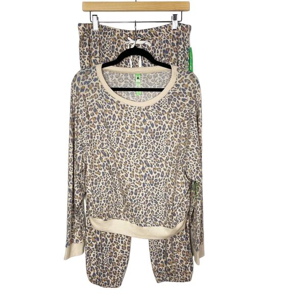 New Honeydew Medium Star Seeker Brushed Jersey Leopard Coordinating Lounge Set - Picture 1 of 16